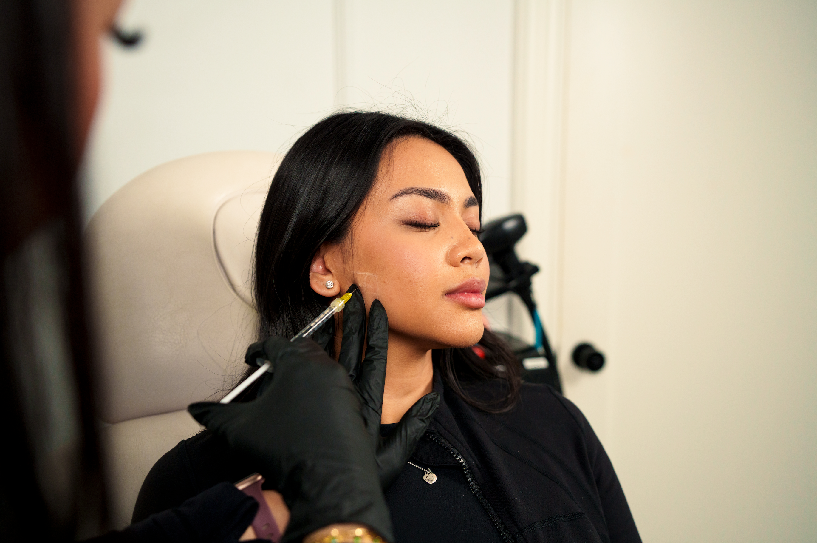 How to Dissolve Botox Faster: What Actually Works and What Doesn’t